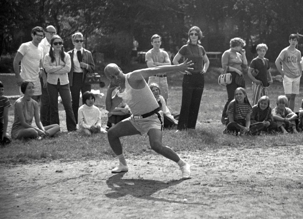 sri-chinmoy-shot-put