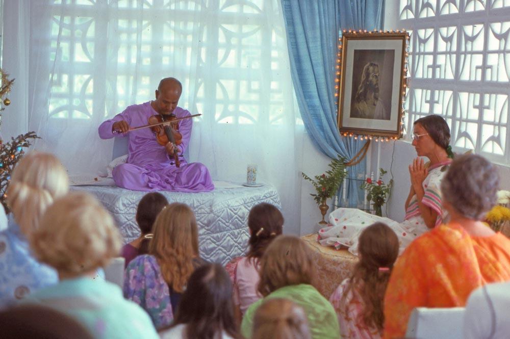 sri-chinmoy-violin