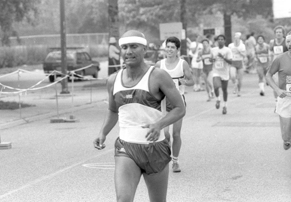 Sri Chinmoy running in 5 mile race, 1982, photo: Bhashwar