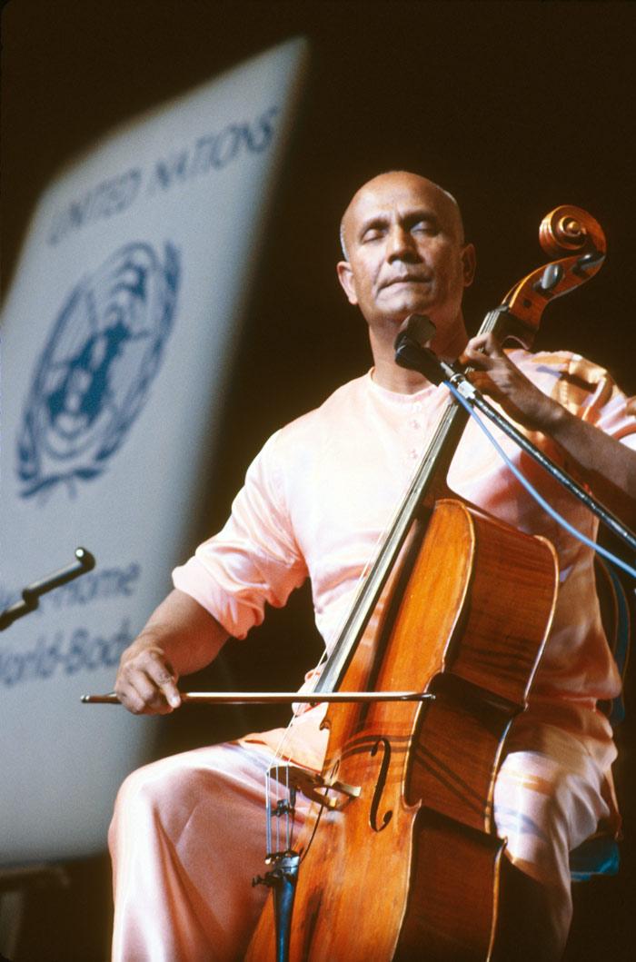 sri-chinmoy-avery-fischer-concert
