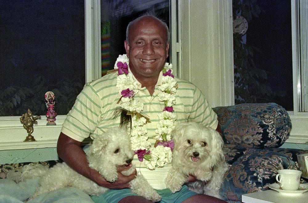 sri-chinmoy-dogs