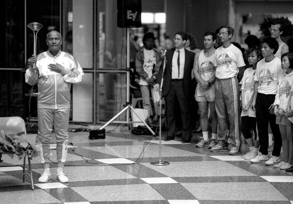 Sri Chinmoy holds the Sri Chinmoy Oneness-Home Peace Run torch during a ceremony in Chicago sri-chinmoy